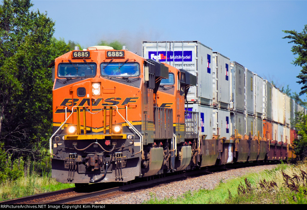 BNSF 6885